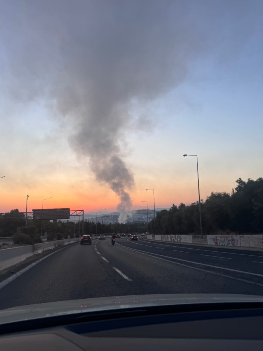 Φωτιά στο παλιό κτίριο του Μπάντμιντον στο Πάρκο Γουδή, 112 για τους καπνούς, βίντεο και φωτογραφίες   