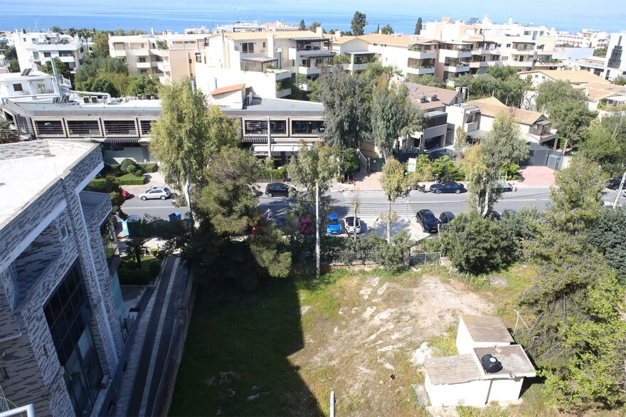 Νέο επεισόδιο για το οικόπεδο των €4 εκατ. στη Γλυφάδα: Τι απαντά το Ελληνικό Δημόσιο στον «μπαρμπά Κώστα» και τη διαθήκη της γιαγιάς