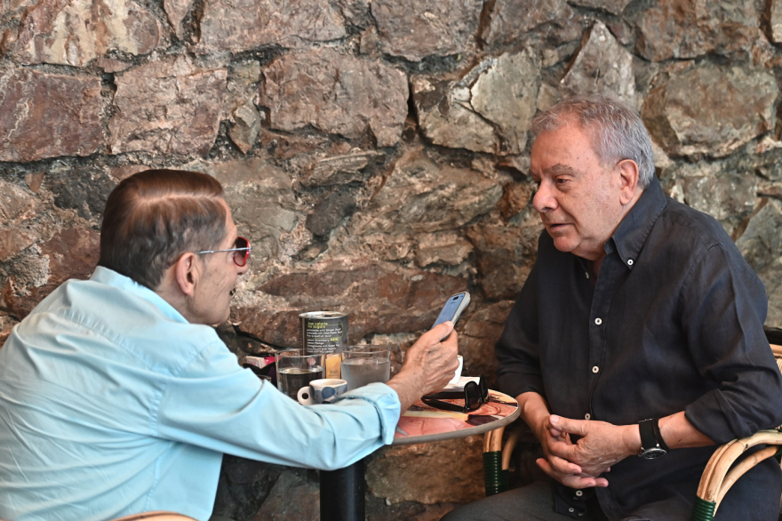 Ο Μανώλης Μητσιάς στον Δανίκα: «Το βιβλίο της ζωής μου από το Γεντί Κουλέ της δικτατορίας και τον Μίκη μέχρι σήμερα»