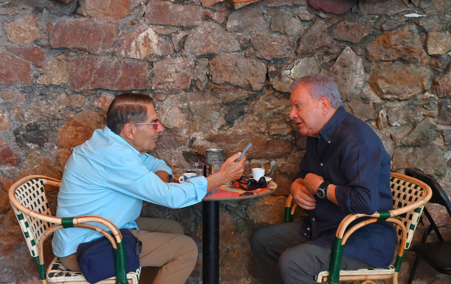 Ο Μανώλης Μητσιάς στον Δανίκα: «Το βιβλίο της ζωής μου από το Γεντί Κουλέ της δικτατορίας και τον Μίκη μέχρι σήμερα»