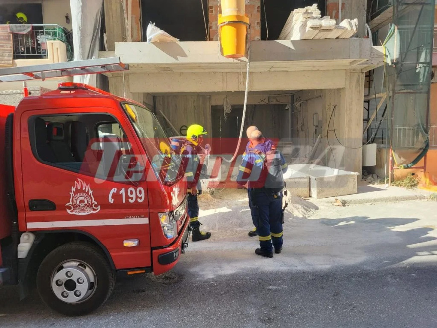 Μεγάλη επιχείρηση της Πυροσβεστικής στην Πάτρα για φωτιά σε διαμέρισμα
