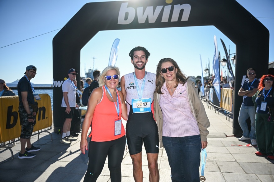 Spetses Mini Marathon:Γιατί χιλιάδες άνθρωποι ταξιδεύουν κάθε Οκτώβριο στις Σπέτσες για να τρέξουν μόλις 5 χιλιόμετρα;