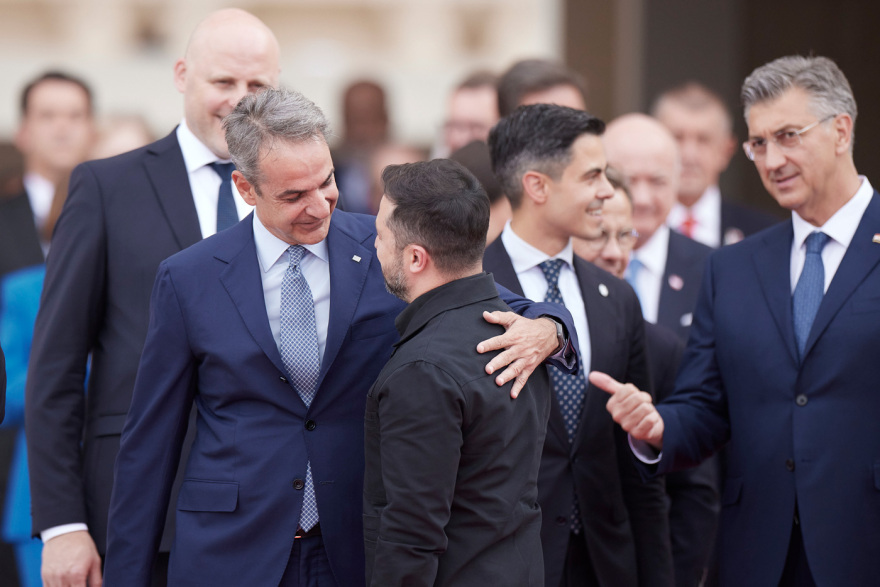 Στο Παρίσι ο Μητσοτάκης, για τη συνάντηση των 37 κρατών για την Ουκρανία - Παρών ο Ζελένσκι