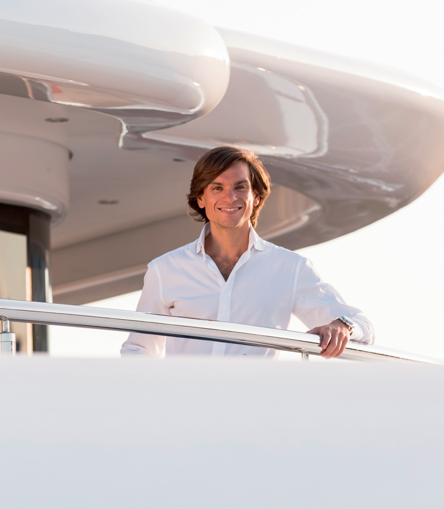 DOM133: Το superyacht παλάτι με ελληνική υπογραφή που κατέκτησε τον κόσμο - Έχει διώροφο beach club και πισίνα, δείτε φωτογραφίες