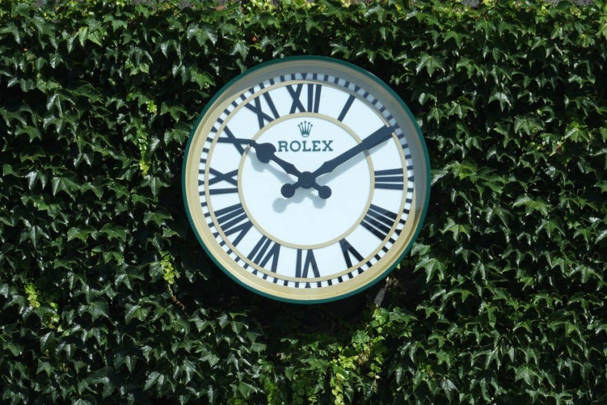 rolex_clock_at_the_all_england_lawn_tennis_and_croquet_club