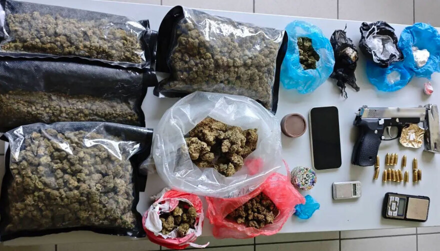 Ένα δέμα με ναρκωτικά από το Μενίδι, οδήγησε την ΕΛ.ΑΣ. σε έξι συλλήψεις σε Μυτιλήνη και Λάρισα