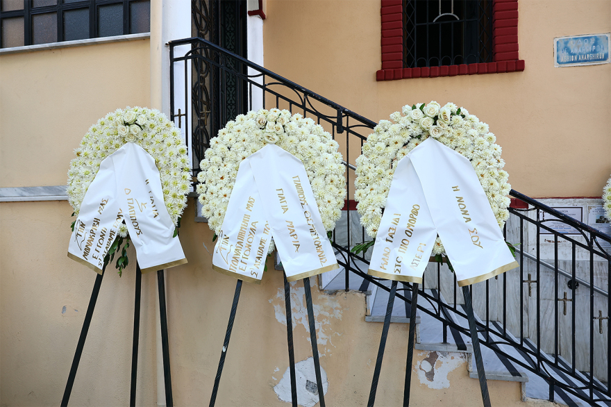 Στα λευκά το αντίο στην 15χρονη Άννα-Μαρία που σκοτώθηκε σε τροχαίο στη Θεσσαλονίκη, «αντίο στο πιο όμορφο κορίτσι»