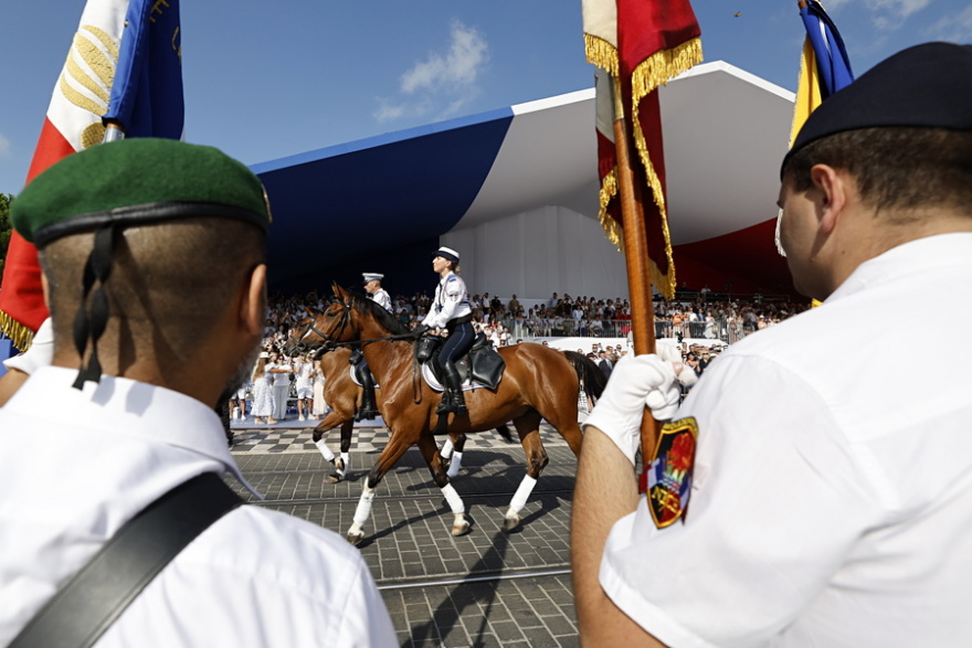 Live η μεγάλη στρατιωτική παρέλαση στο Παρίσι για την «Ημέρα της Βαστίλης»