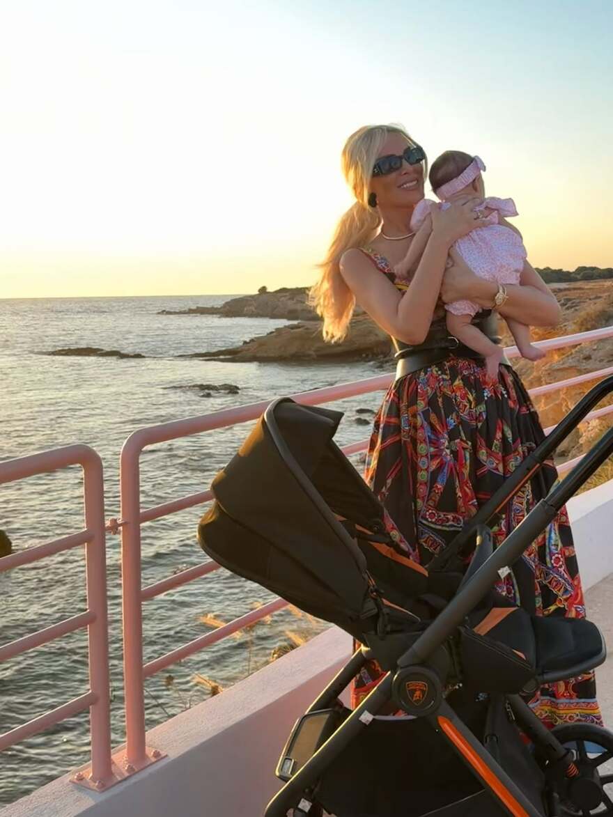 Οι φωτογραφίες της Κατερίνας Καινούργιου από το πρώτο καλοκαίρι με την κόρη της: Το πιο όμορφο της ζωής μου, έγραψε