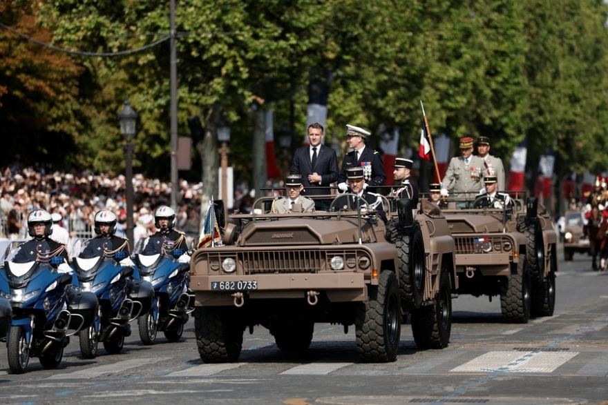 Live η μεγάλη στρατιωτική παρέλαση στο Παρίσι για την «Ημέρα της Βαστίλης»