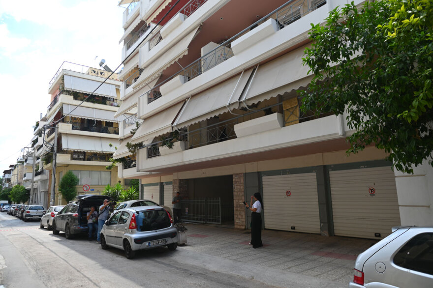 Νεκροί σε ΙΧ μέσα σε γκαράζ στον Πειραιά 28χρονος και 27χρονη, για αναθυμιάσεις από κινητήρα και κλιματισμό μιλάει ο ιατροδικαστής