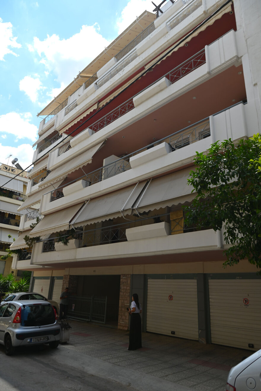 Νεκροί σε ΙΧ μέσα σε γκαράζ στον Πειραιά 28χρονος και 27χρονη, για αναθυμιάσεις από κινητήρα και κλιματισμό μιλάει ο ιατροδικαστής