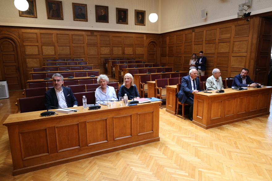 Τελικός στον ΣΥΡΙΖΑ το Σάββατο: Δούρου εναντίον Πολάκη για την ηγεσία, στη σκιά πολλαπλών αποχωρήσεων