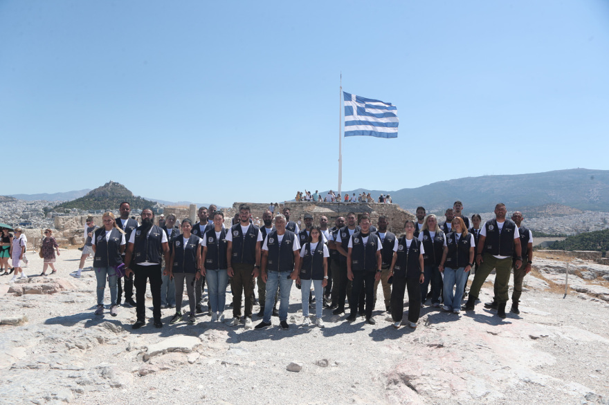 Στην Ακρόπολη οι Κύπριοι μοτοσυκλετιστές της «Πρωτοβουλίας Μνήμης Ισαάκ-Σολωμού», δείτε φωτογραφίες