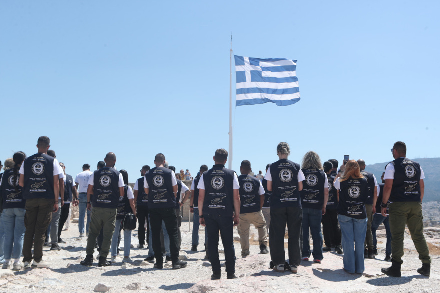 Στην Ακρόπολη οι Κύπριοι μοτοσυκλετιστές της «Πρωτοβουλίας Μνήμης Ισαάκ-Σολωμού», δείτε φωτογραφίες