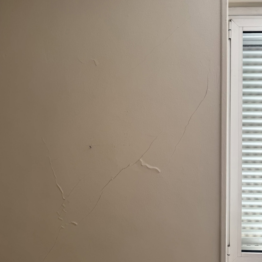 Ρωγμές και καθιζήσεις σε πολυκατοικίες στην Κυψέλη λόγω του μετροπόντικα για τη Γραμμή 4 του Μετρό
