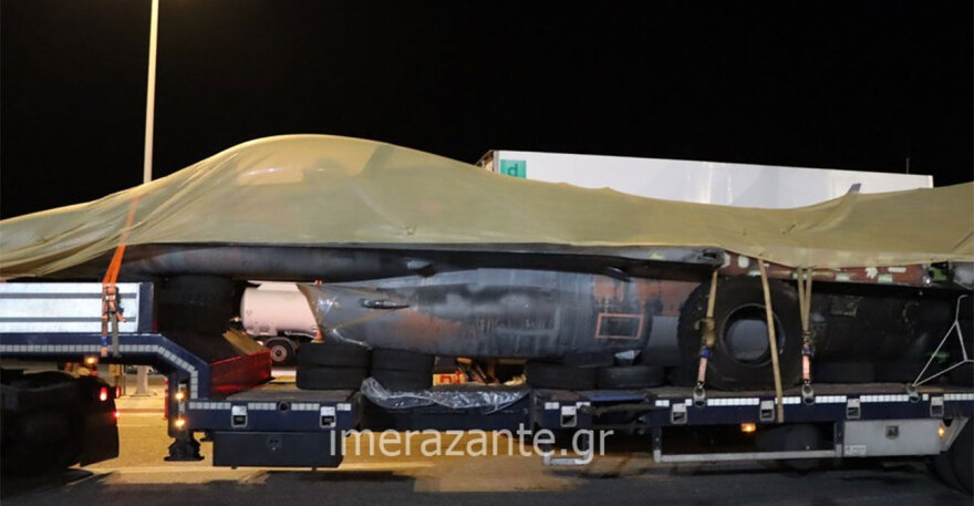 Μεταφέρθηκε με πλοίο το F-16 που έκανε αναγκαστική προσγείωση στο αεροδρόμιο Ζακύνθου, δείτε βίντεο και φωτογραφίες