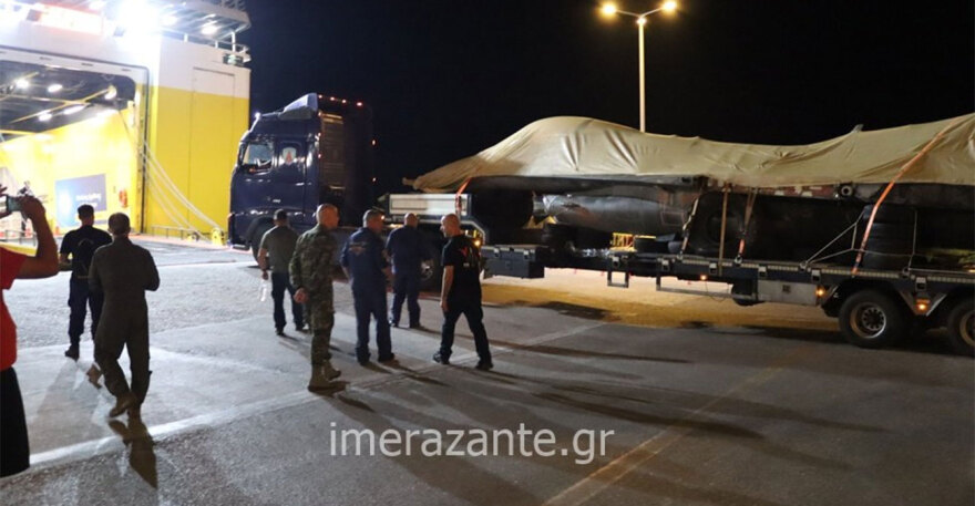 Μεταφέρθηκε με πλοίο το F-16 που έκανε αναγκαστική προσγείωση στο αεροδρόμιο Ζακύνθου, δείτε βίντεο και φωτογραφίες