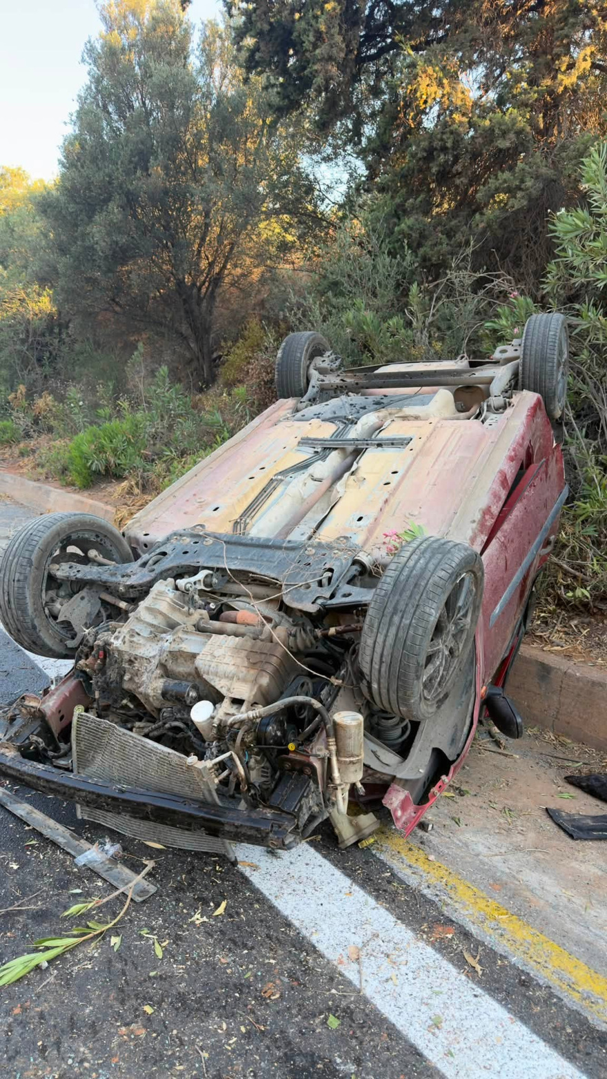 Σοβαρό τροχαίο στον ΒΟΑΚ, αυτοκίνητο ανέτραπη στις Καλύβες, σώοι οι τρεις επιβάτες