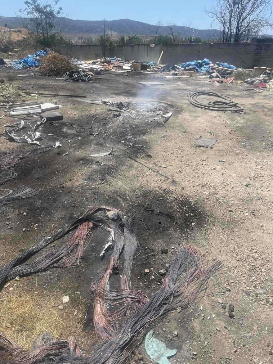 Συνελήφθη 25χρονος που πέταξε καλώδια και τους έβαλε φωτιά στη Φυλή