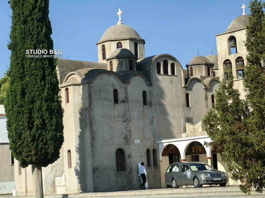 Άργος: Σε κλίμα οδύνης η κηδεία του 20χρονου Θοδωρή που έπεσε νεκρός από πυροβολισμούς αστυνομικών