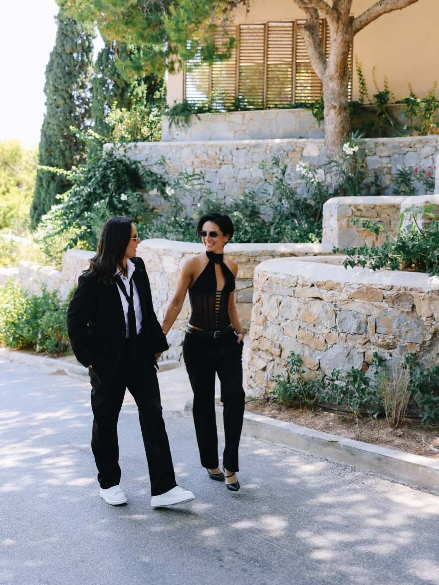 Παντρεύτηκε στην Αθήνα η Αυστραλή τενίστρια Ντάρια Κασάτκινα με τη σύντροφό της: Τα φιλιά στο στόμα, οι 40 καλεσμένοι και οι χορευτικές φιγούρες