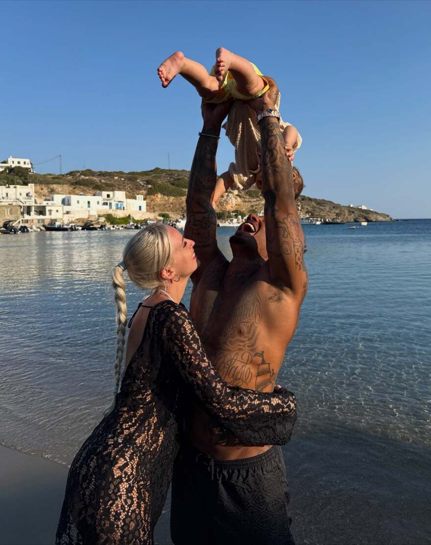 Light και Άννα Θεοδωρίδη: Οι πρώτες διακοπές με τον γιο τους