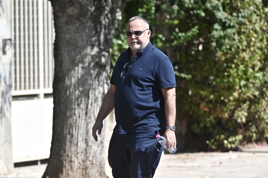 Συγγενείς και φίλοι αποχαιρετούν τον Λορέντζο Καριέρε, δείτε βίντεο και φωτογραφίες