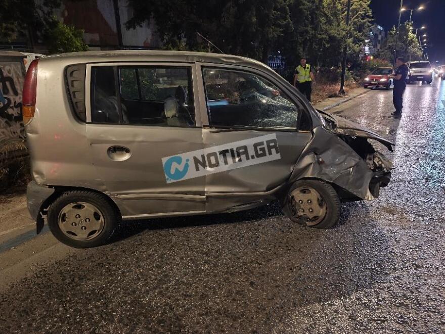 Σοβαρό τροχαίο στη Λεωφόρο Βουλιαγμένης, ανατράπηκε αυτοκίνητο και εγκλωβίστηκε ο οδηγός