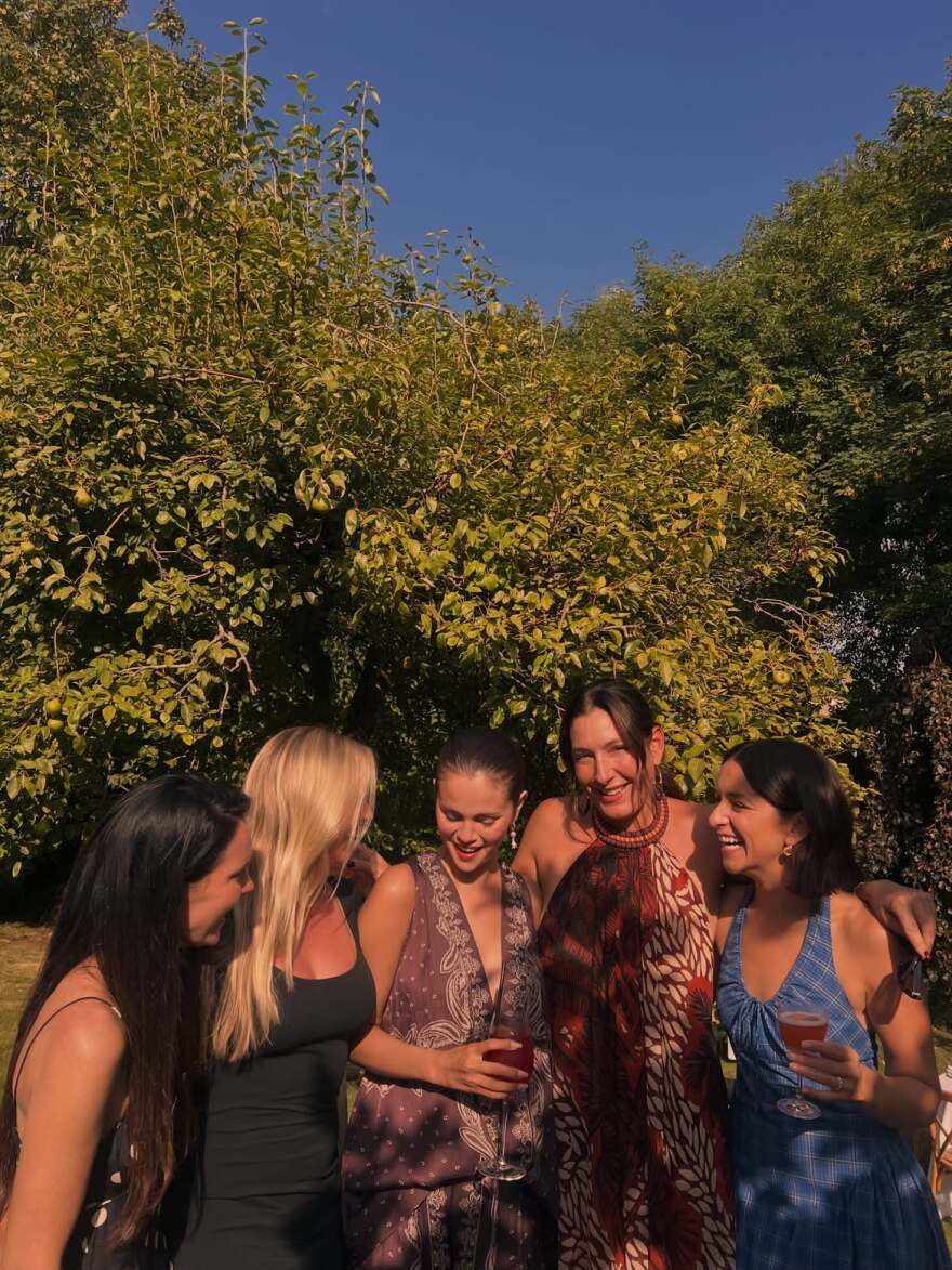Η Σελένα Γκόμεζ ανέβασε φωτογραφία που φιλά τον Μπένι Μπλάνκο στο στόμα