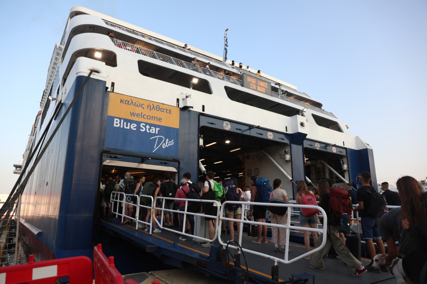 July holiday getaway peaks as passenger traffic surges at the Port of Piraeus – See photos