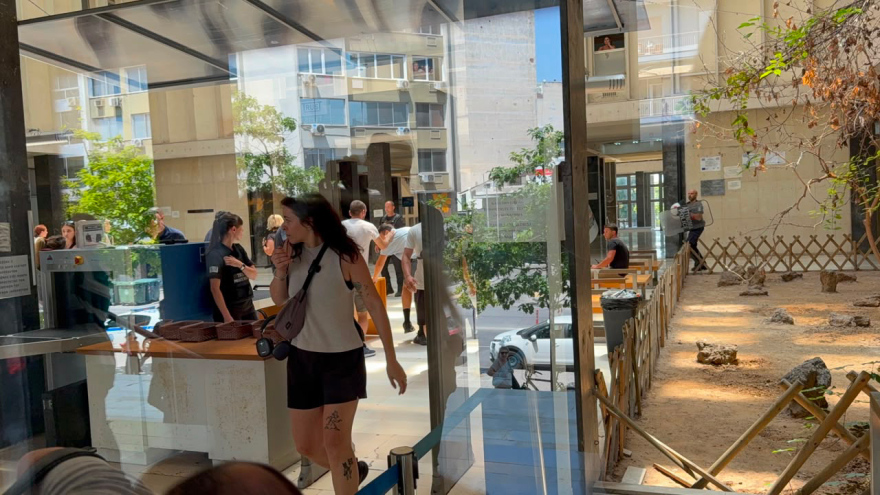 Θεσσαλονίκη: Στη φυλακή και ο τέταρτος κατηγορούμενος για τη φονική επίθεση στο σπίτι της οικογένειας Νέστορα, επεισόδια στα δικαστήρια
