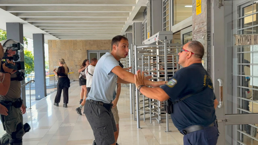 Θεσσαλονίκη: Στη φυλακή και ο τέταρτος κατηγορούμενος για τη φονική επίθεση στο σπίτι της οικογένειας Νέστορα, επεισόδια στα δικαστήρια