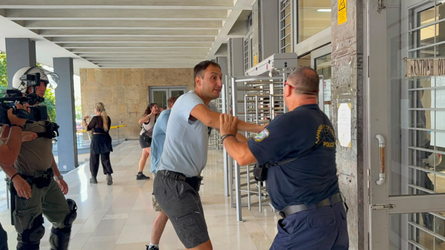 Θεσσαλονίκη: Στη φυλακή και ο τέταρτος κατηγορούμενος για τη φονική επίθεση στο σπίτι της οικογένειας Νέστορα, επεισόδια στα δικαστήρια