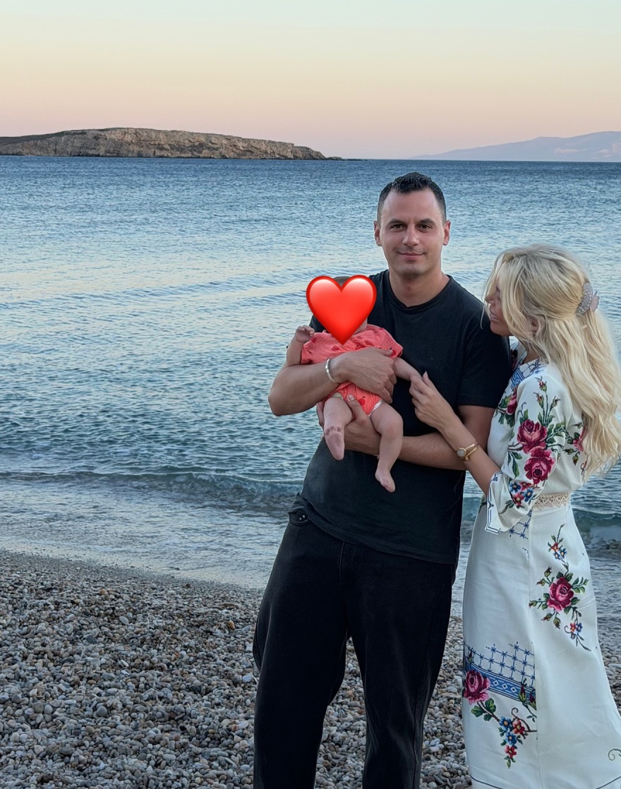 Κατερίνα Καινούργιου: Οι φωτογραφίες από τις οικογενειακές διακοπές της στην Πάρο
