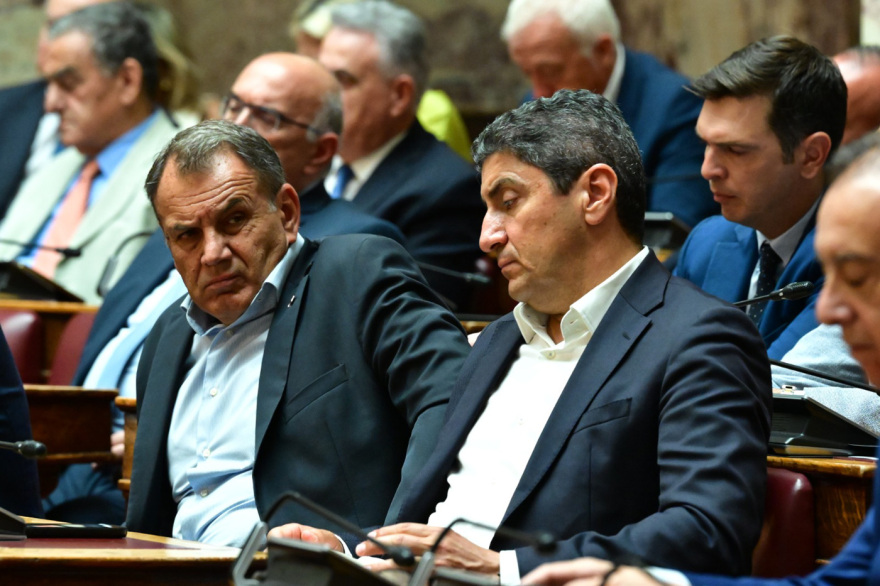 Τα παρασκήνια της ΚΟ της Νέας Δημοκρατίας: Η γαλαρία, οι αγκαλιές, το βιβλίο-μήνυμα και τα πηγαδάκια