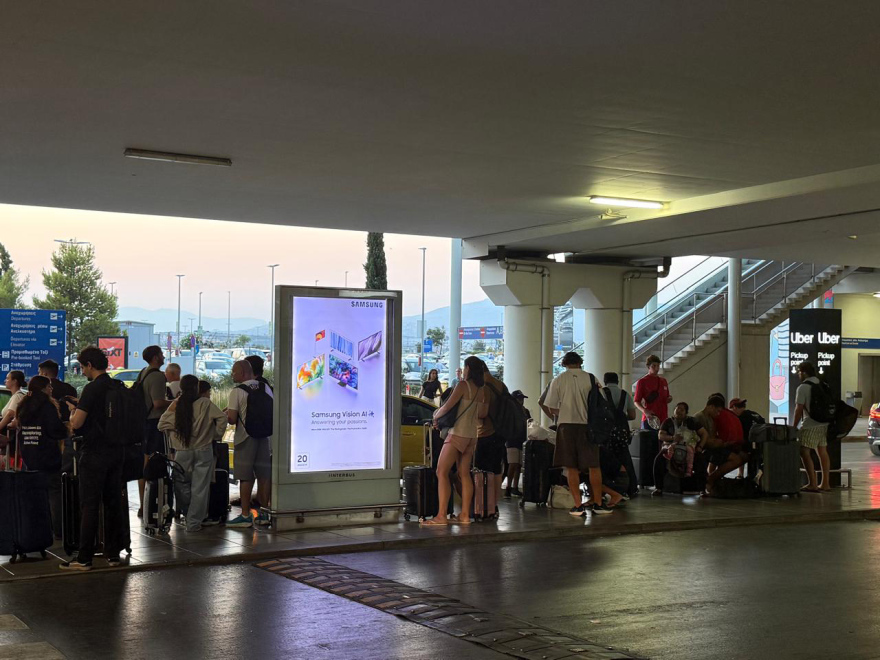 Ντόμινο οι καθυστερήσεις στο Ελ. Βενιζέλος, έως και πάνω από μία ώρα - Χωρίς τέλος η ταλαιπωρία των ταξιδιωτών, δείτε φωτό και βίντεο