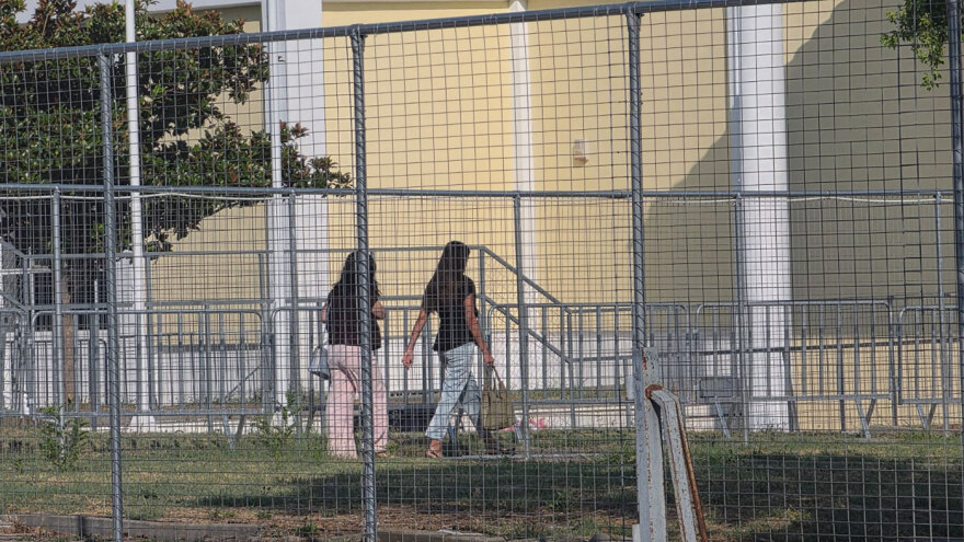 Συνεχίζεται η δίκη για την τραγωδία των Τεμπών με τις αγορεύσεις των συνηγόρων υπεράσπισης