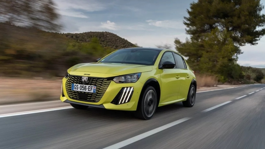 Tο θερμικό Peugeot 208 έχει μέλλον