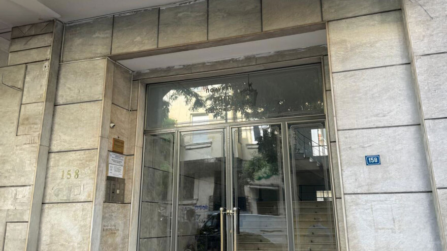 Η περιγραφή του θυρωρού που βρήκε νεκρό τον Σταύρο Γεωργίου: Οι κόρες του έβαλαν τα κλάματα μόλις τον είδαν πεσμένο δίπλα στο κρεβάτι