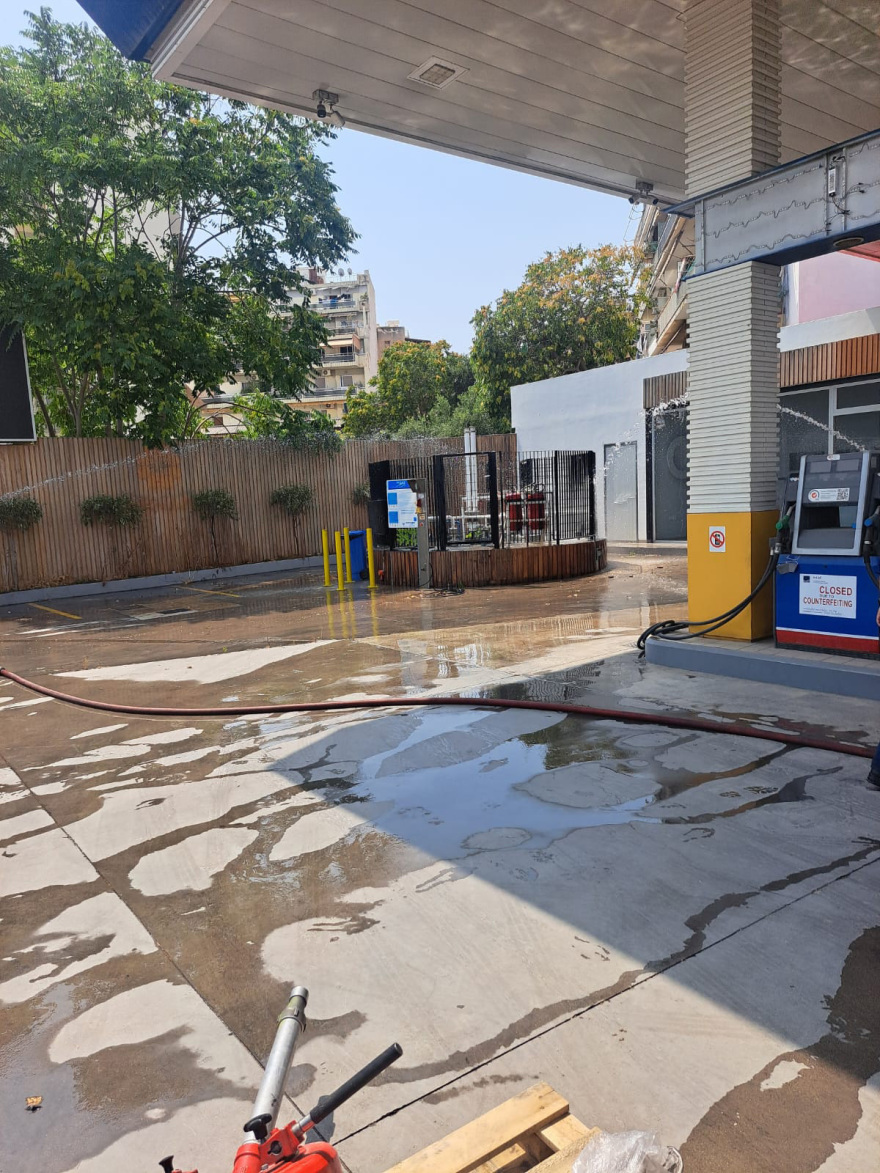 Οσμή αερίου από κλειστό βενζινάδικο στον Πειραιά, στην οδό Ομηρίδου Σκυλίτση, εκκενώθηκαν προληπτικά πολυκατοικίες