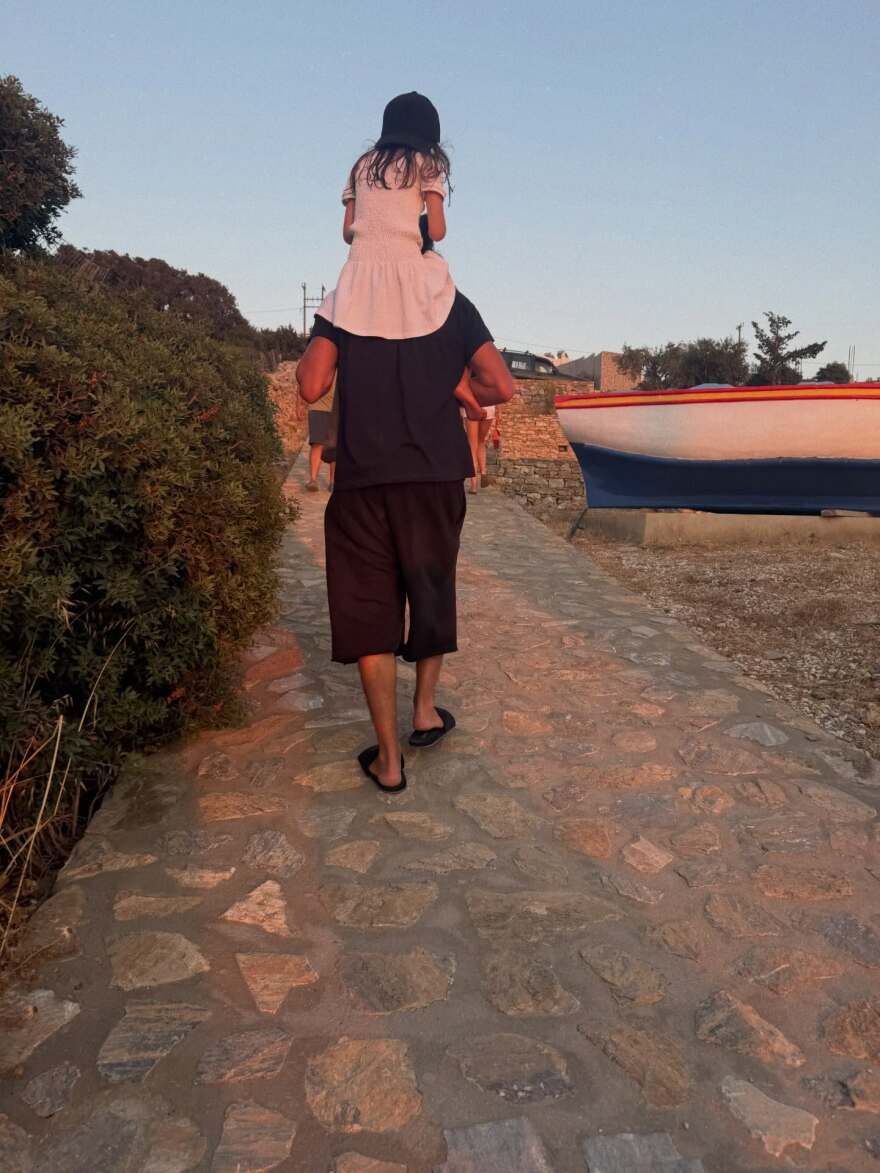 Οι φωτογραφίες της Δούκισσας Νομικού από τις οικογενειακές διακοπές στη Σχοινούσα: Τα πιο σπουδαία πράγματα στη ζωή δεν κοστίζουν τίποτα, έγραψε