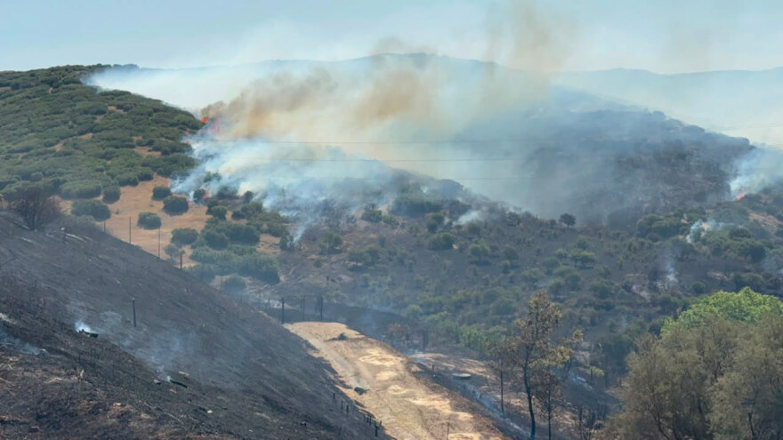 Φωτιά στο Δερβένι στη Θεσσαλονίκη, επιχειρούν 7 εναέρια μέσα, ήχησε 112