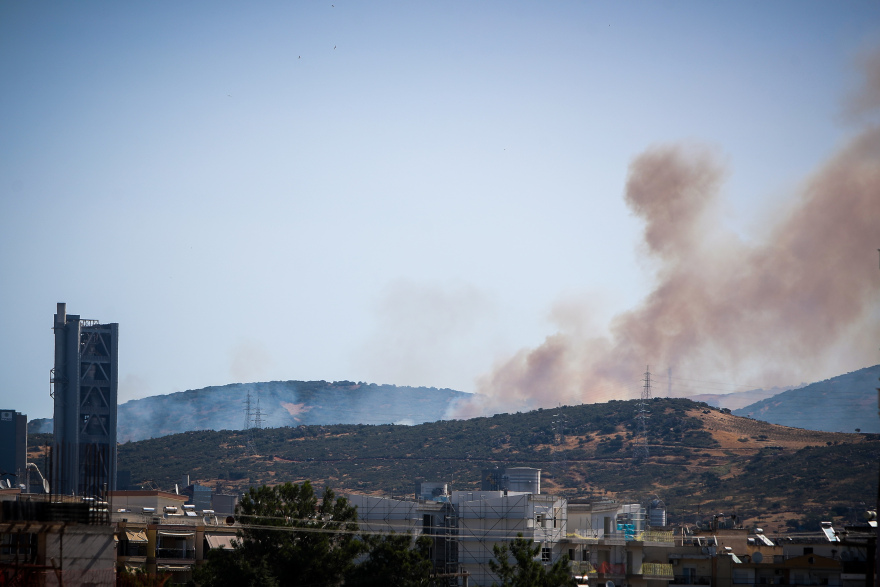 Φωτιά στο Δερβένι στη Θεσσαλονίκη, επιχειρούν 7 εναέρια μέσα, ήχησε 112