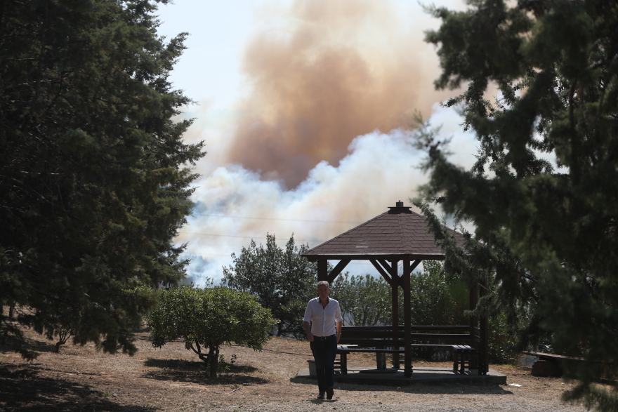 Φωτιά στο Δερβένι στη Θεσσαλονίκη, επιχειρούν 7 εναέρια μέσα, ήχησε 112