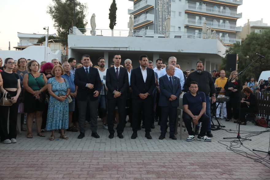 Συγκινητικές στιγμές στο Μάτι: Ακολούθησαν το «δρόμο της φωτιάς» στις εκδηλώσεις μνήμης για τα 8 χρόνια από την τραγωδία, δείτε βίντεο και φωτογραφίες