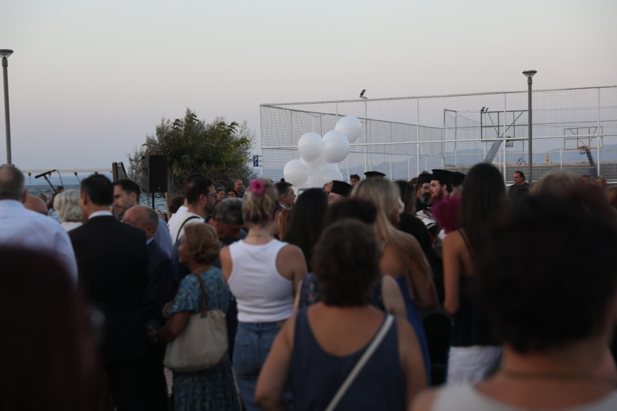 Σε εξέλιξη οι εκδηλώσεις μνήμης για τα οκτώ χρόνια από την τραγωδία στο Μάτι, δείτε βίντεο και φωτογραφίες
