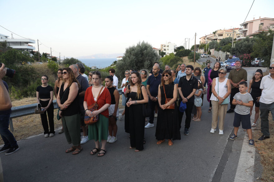 Σε εξέλιξη οι εκδηλώσεις μνήμης για τα οκτώ χρόνια από την τραγωδία στο Μάτι, δείτε βίντεο και φωτογραφίες