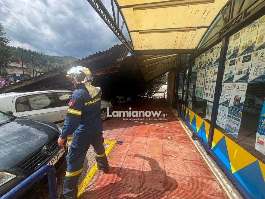 Μπουρίνι χτύπησε την Αθήνα, κλειστή η Πειραιώς σε Χαμοστέρνας και Πέτρου Ράλλη - Σε εξέλιξη η κακοκαιρία σε όλη τη χώρα, έχουν πέσει πάνω από 112.000 κεραυνοί 