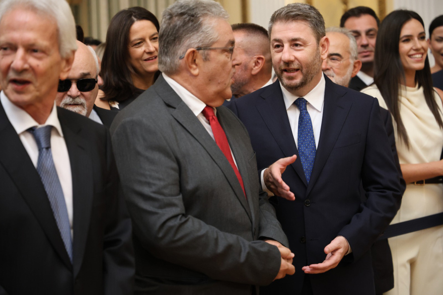 Τα παραλειπόμενα από το Προεδρικό: Οι διάλογοι των αρχηγών, οι «εκλογές τον Μάιο» και τα χαμόγελα Μητσοτάκη-Ανδρουλάκη, δείτε βίντεο και φωτογραφίες